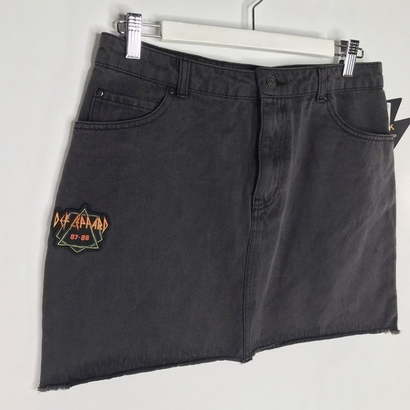 NWT old School Def Leppard Washed black denim mini - Picture 6 of 7